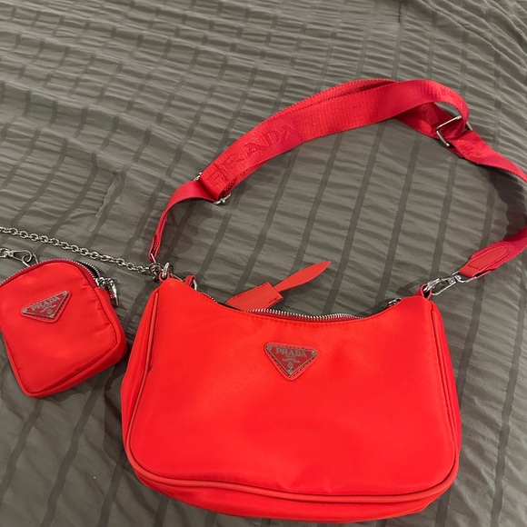 Prada Re-Edition 2005 Nylon Bag - Red
Brand New - Picture 11 of 11